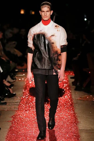 Look 18